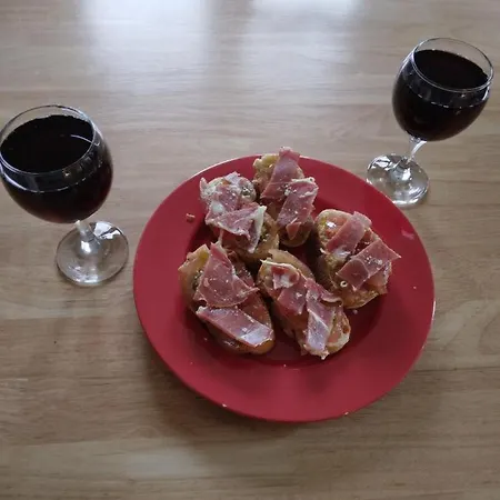 Petit Dejeuner Inclus A Dix Minutes Du Lac De La Raviege