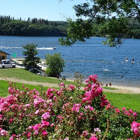 Penzion Petit Dejeuner Inclus A Dix Minutes Du Lac De La Raviege *