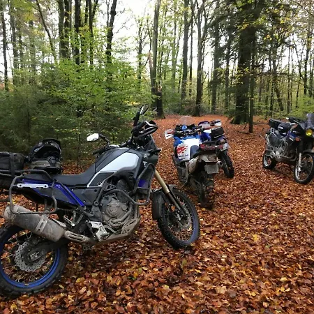 Petit Dejeuner Inclus A Dix Minutes Du Lac De La Raviege *