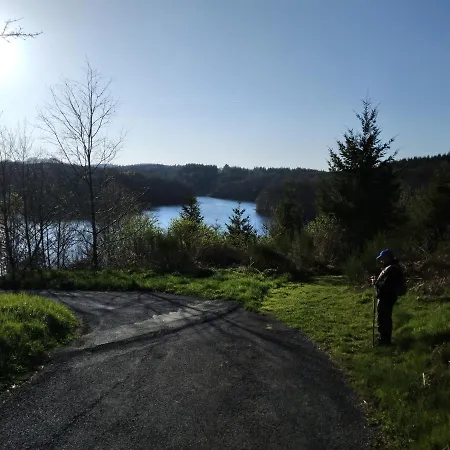 Petit Dejeuner Inclus A Dix Minutes Du Lac De La Raviege Penzion