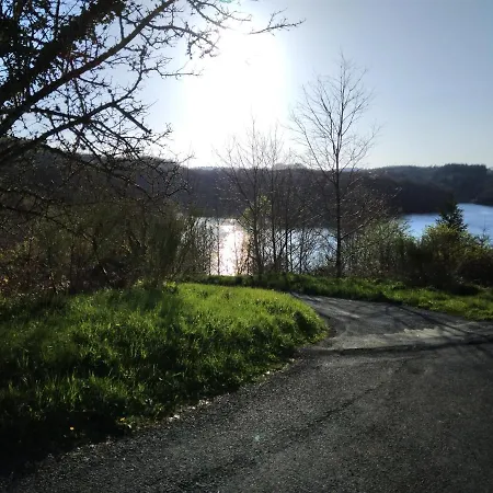 Petit Dejeuner Inclus A Dix Minutes Du Lac De La Raviege